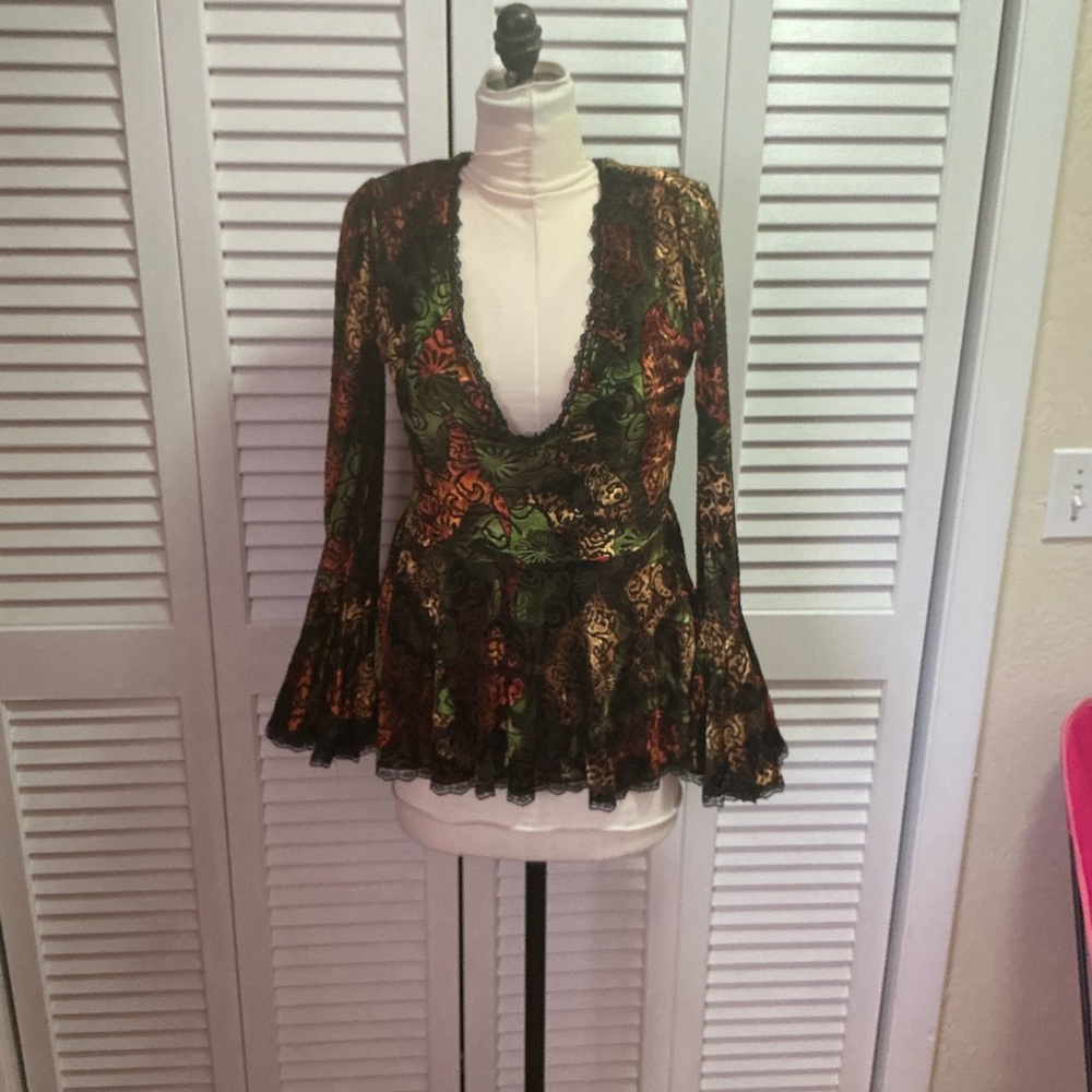 Elegant Multicolor Stretch Velvet Blouse with Flared Sleeves in the Boho style